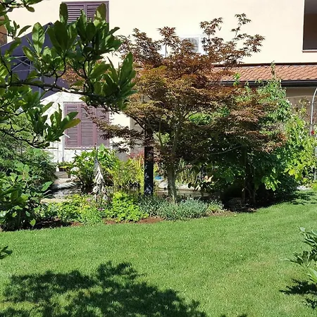 Apartment In Mit Garten, Terrasse